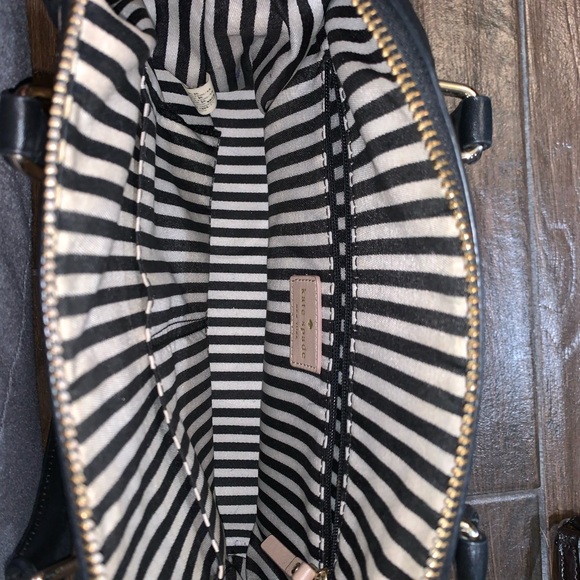 🍀EUC Kate Spade Taupe/Black Duffel style purse - Picture 3 of 7